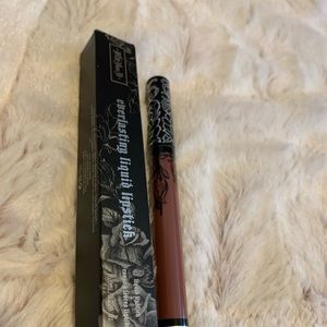 Everlasting liquid lipstick